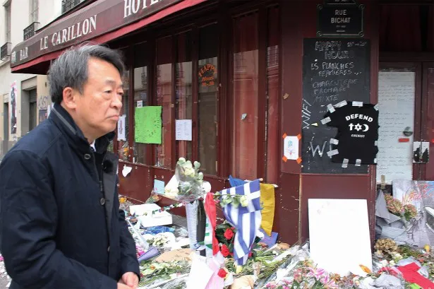 フランスでパリ同時多発テロの被害に遭ったレストランを取材する池上