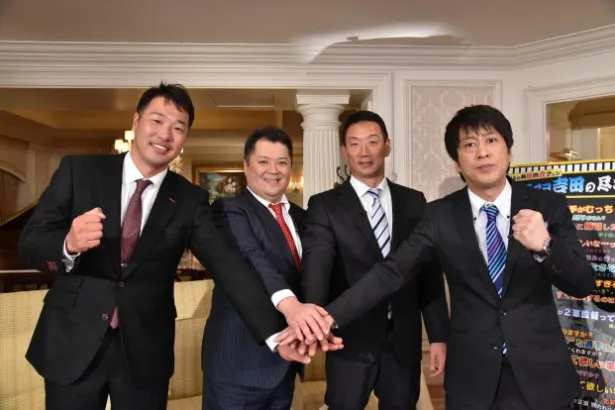 「闘う忘年会2015」に金本知憲監督(右から2番目)が登場