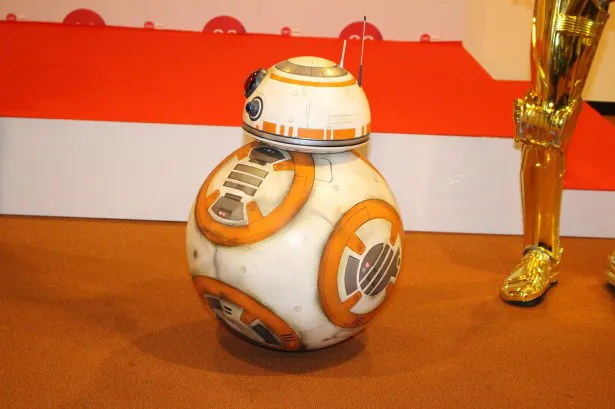 【写真を見る】「スター・ウォーズ/フォースの覚醒」に登場するBB-8もリハーサルに参加！