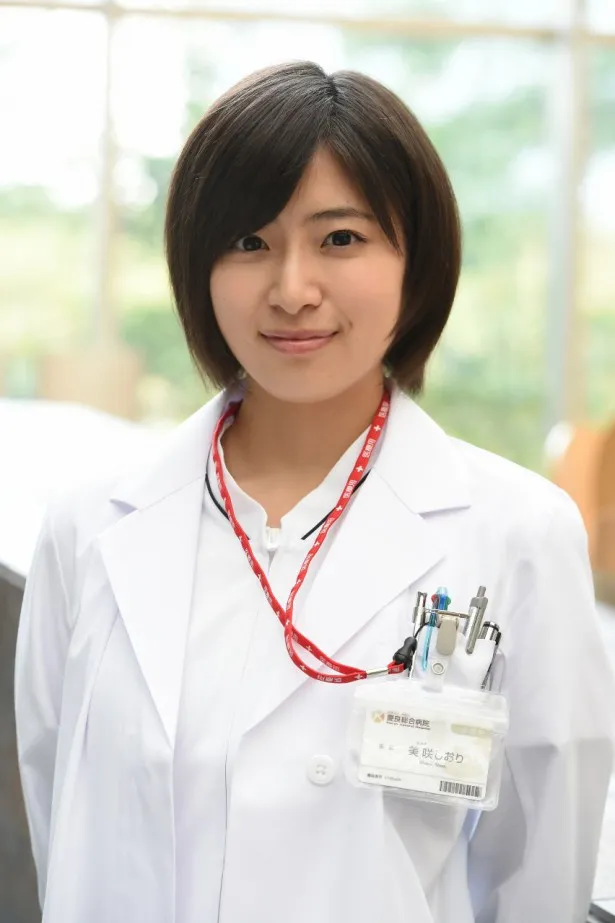 南沢奈央演じる、慶良総合病院の研修医・美咲しおり。真面目でしっかり者