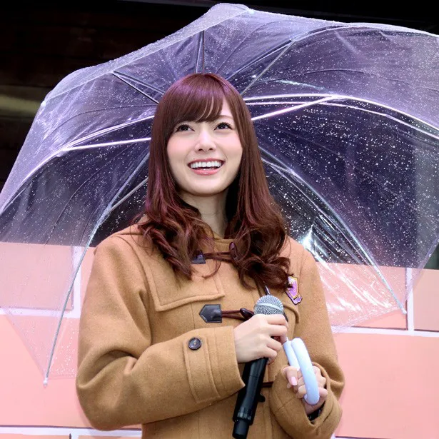 「2014年は雨女だった」という白石。この日の雨についてもメンバーから疑惑の目が向けられた