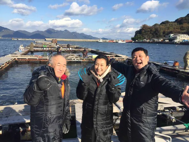 (左から)温水洋一、浅田舞、ドロンズ石本が阿多田島へ！