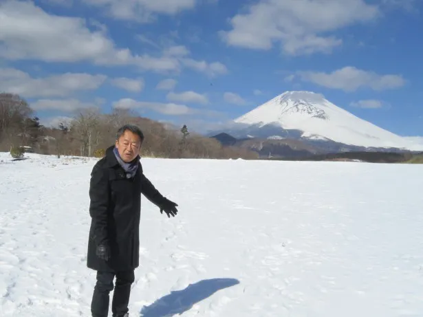 【写真を見る】池上は富士山にあるという巨大な穴の謎に迫る