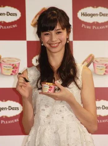 中条あやみ、新ハーゲンダッツで“とろける”笑顔に!