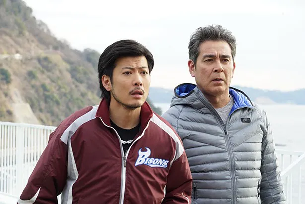 玉山鉄二と宇梶剛士は、崖っぷちプロ野球選手＆専属トレーナーを演じる