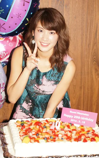 グラビアアイドル久松郁実「初シャンパン」で大人に