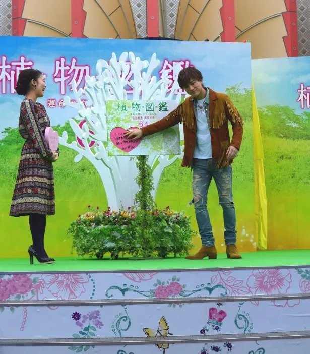 6月4日(土)公開の映画「植物図鑑　運命の恋、ひろいました」イベントに登壇した高畑充希、岩田剛典