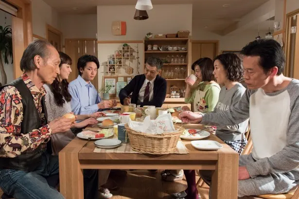 【写真を見る】蓮佛美沙子「(実際に食卓のシーンで出される)ご飯がおいしいんですよ」