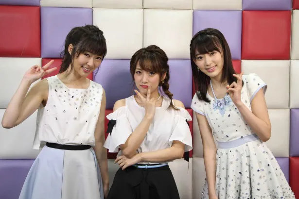 3月27日(日)に卒業コンサートを控える高橋みなみ(中央)とHKT48・指原莉乃、宮脇咲良(左から)