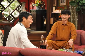 高良健吾、有村架純からのメッセージをさんまに手渡し