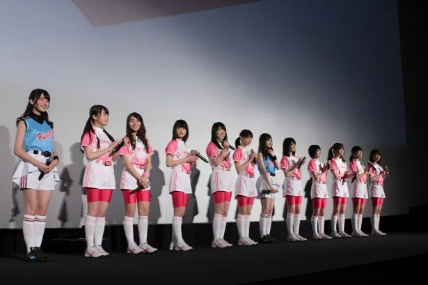 乃木坂46メンバーは満員の客席を見渡し感激の笑顔