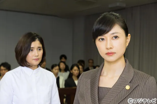 松本清張原作のスペシャルドラマ「一年半待て」の放送が決定。主演は菊川怜(右)
