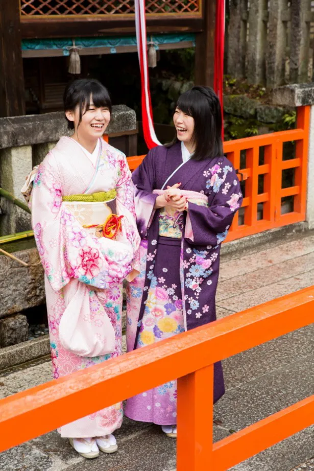 【写真を見る】横山と小嶋は下賀茂神社などを訪れる