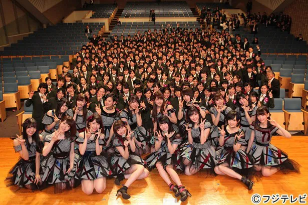 AKB48が洗足学園高校の卒業式をサプライズでお祝い