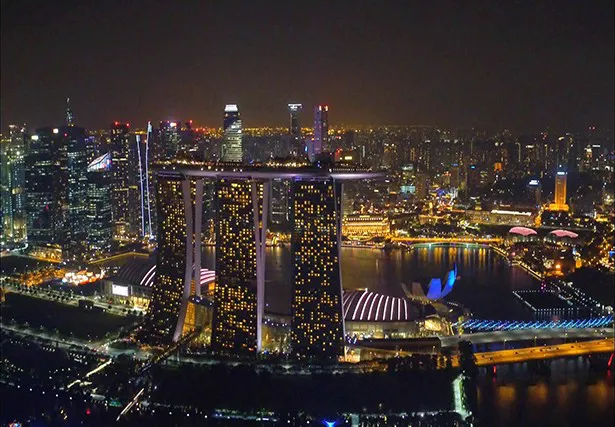 シンガポールの夜景の他、さまざまな場所でドローンカメラがその威力を発揮