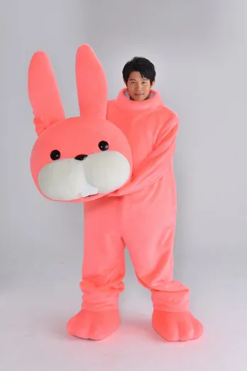 「お迎えデス。」鈴木亮平が着ぐるみ姿の死神に！