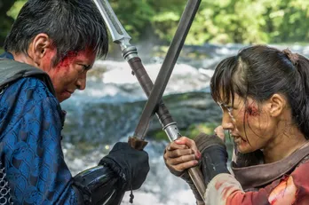 “日本一重心の低い女優”のアクションをもう一度！