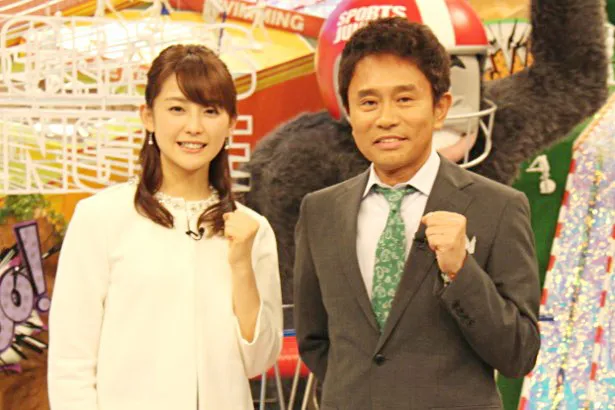 「スポーツジャングル」でMCを務める浜田雅功(右)と宮司愛海アナ(左)が囲み取材に登場