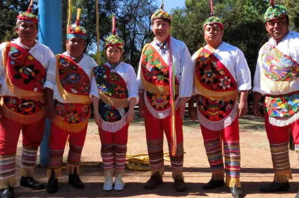 矢口真里(中央左)と蛭子能収(中央右)はメキシコへ