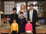 芦田愛菜&シャーロットが現代の「ひとつ屋根の下」を