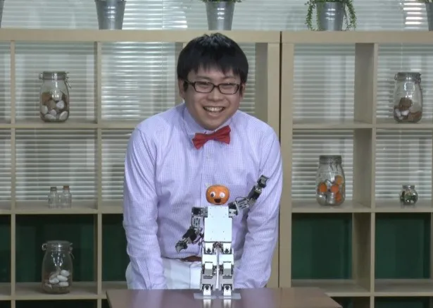 高橋ちゃんは、ロボットを使ったネタをオドオドしながら披露