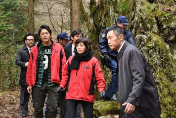 マリコ、今度の相手は“魔女”美人四姉妹？