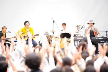 スキマスイッチ“雨男”払拭？公録で5曲を全力披露！