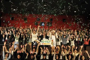 サバンナ・高橋茂雄が“ウサ耳”でノリノリダンス