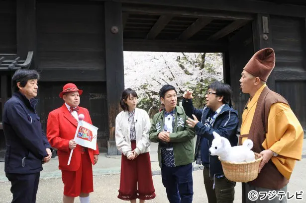「もしもツアーズ」にゲストとして松井玲奈(左から3番目)が登場。北海道新幹線に乗り、青森・弘前城を目指す