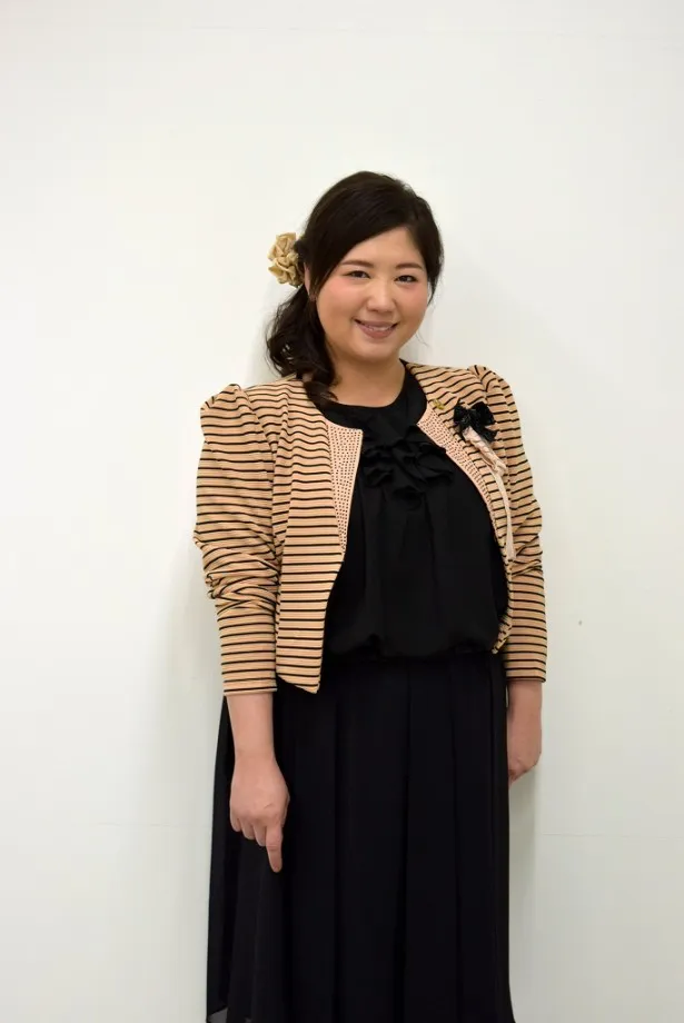 【写真を見る】共演の松雪泰子の魅力について「羽毛布団にくるまれるような安心感」と独特の表現！