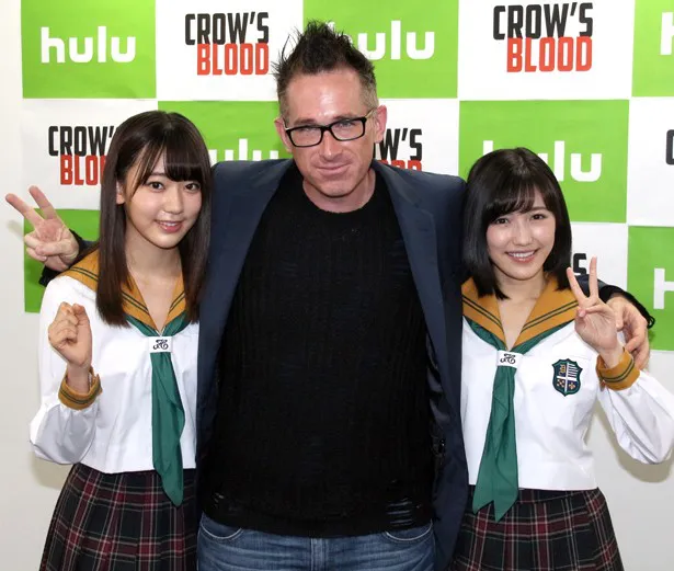 「CROW'S BLOOD」の取材会に出席した(左から)宮脇咲良、ダーレン・リン・バウズマン、渡辺麻友