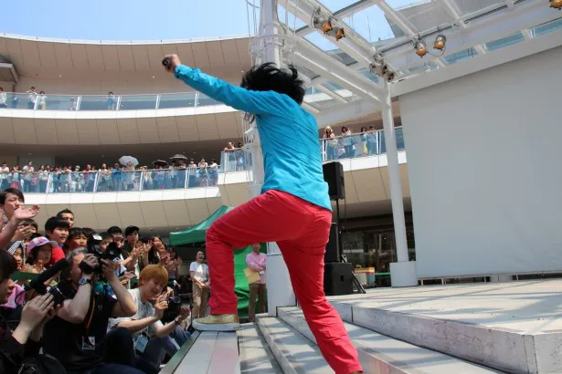 【写真を見る】イベントではまるでフェスのような盛り上がりを見せ、永野も全身でファンの期待に応えた！