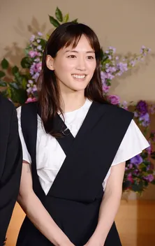 綾瀬はるか“ムーンウォーク”で前に進む!?