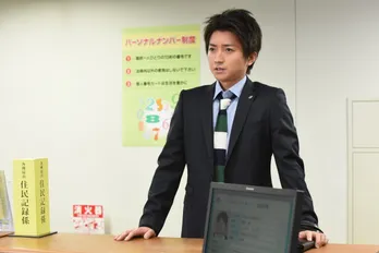 伊野尾慧、甘いマスクで藤原竜也を癒やすバーテンダーに