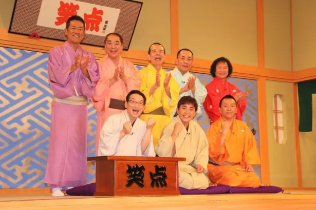 新メンバー・林家三平(下段中央)を、辛口ながらも温かく迎える笑点メンバーたち