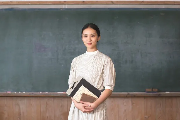 今秋放送のドラマスペシャル「瀬戸内少年野球団」で武井咲は小学校教諭・駒子を演じる