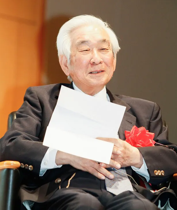 【写真を見る】ノーベル賞受賞者の益川氏が「5年後、50年後、500年後の科学～あらためて復興を考える～」をテーマに、小沢喜仁氏(福島大学理事・副学長)とトークを展開