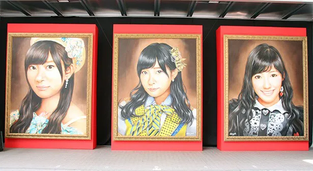 '13年と'15年に1位となった指原莉乃、'14年に1位となった渡辺麻友の肖像画(写真左から)。これらもミュージアム内に展示される