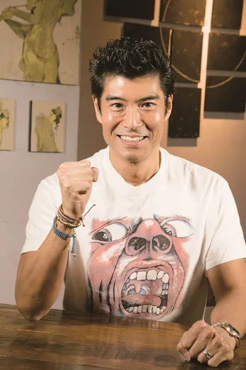 全治5週間!? 高嶋政宏、虫刺されで脚が3倍に!