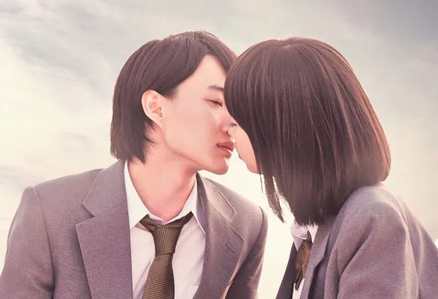 【写真を見る】神木隆之介が人気女優とのキス寸前に…!?