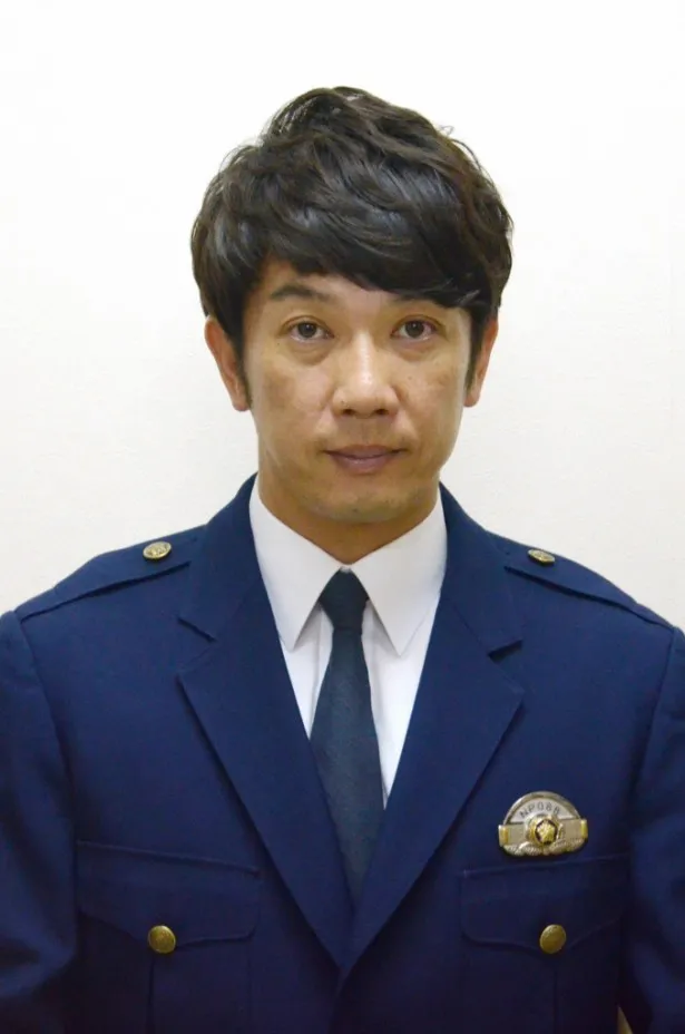 良太(柄本)らとなぜか度々街で出会う警官・鳥山役の木本武宏