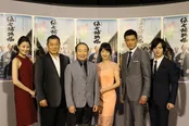 「伝七捕物帳」に出演する(左から)原田夏希、松平健、中村梅雀、田中美佐子、徳重聡、上遠野太洸