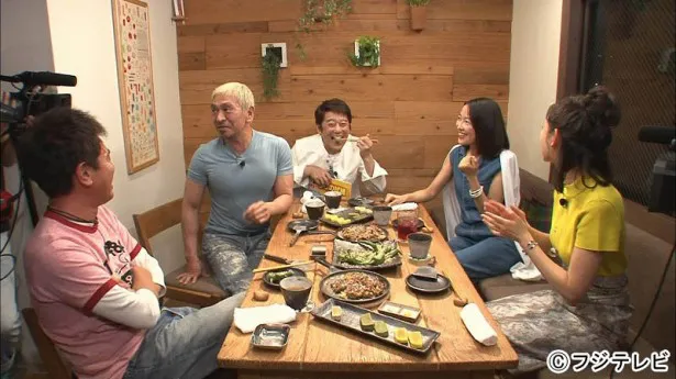 羽田美智子(右から2番目)は過去に坂上忍(中央)と共演した際のエピソードを告白