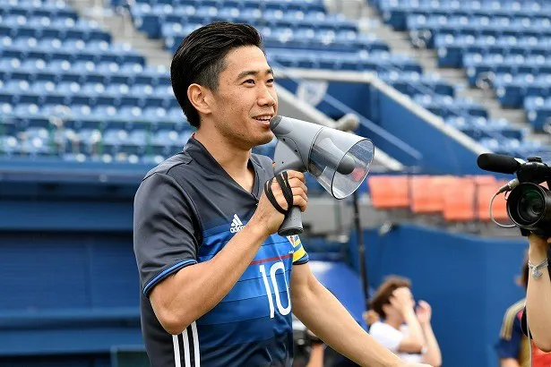 試合でげきを飛ばす香川監督