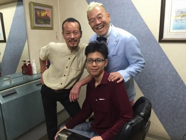 ウド鈴木は、トレードマークのヘアスタイルが誕生した理髪店を訪問！