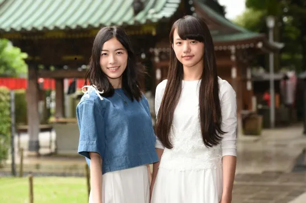 姉妹を演じる松井珠理奈、清原果耶(写真左から)