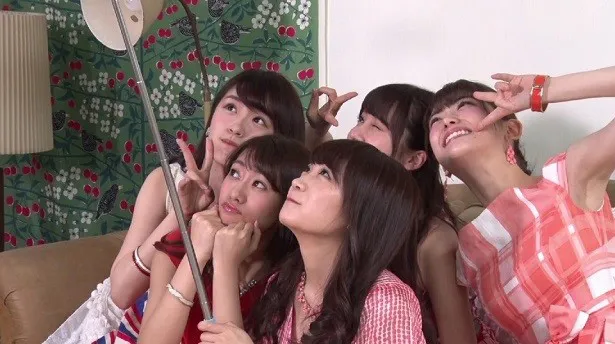 画像・写真 乃木坂46の15thシングルジャケ写はメンバーが自撮り合い