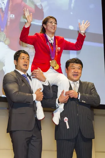 吉田沙保里、猪木から闘魂注入され堂々の4連覇宣言!!