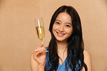 佐々木希がフリーライター役に!お色気作戦で男を翻弄