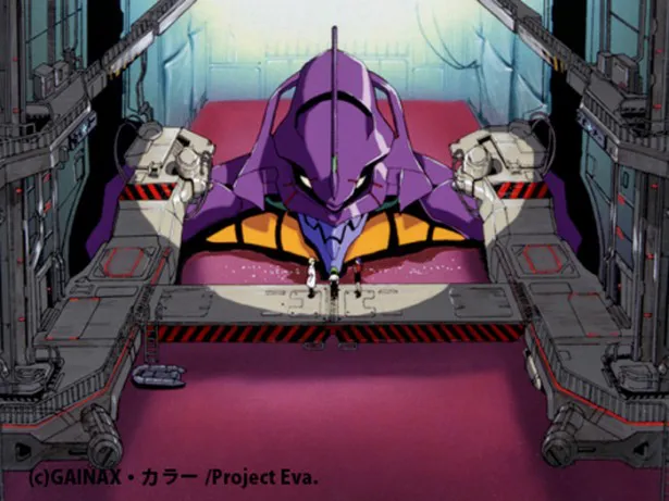 【写真を見る】主人公・碇シンジが汎用人型決戦兵器“エヴァゲリオン”と対面シーンは“激アツ”